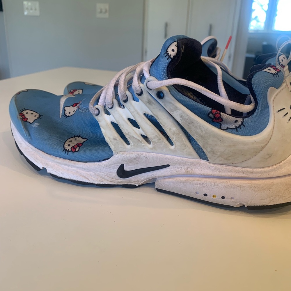 Nike Men's X Hello Kitty Sneaker